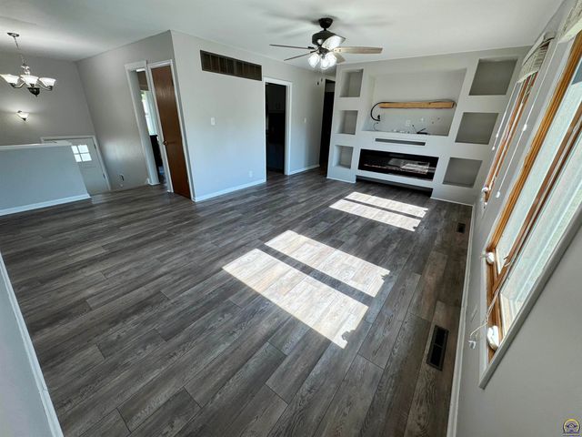 3036 SW Boswell AVE, Topeka, KS 66611