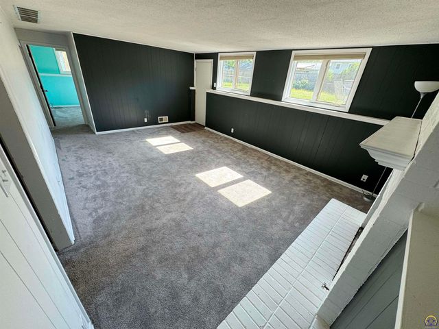 3036 SW Boswell AVE, Topeka, KS 66611