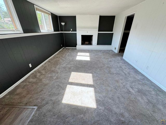 3036 SW Boswell AVE, Topeka, KS 66611