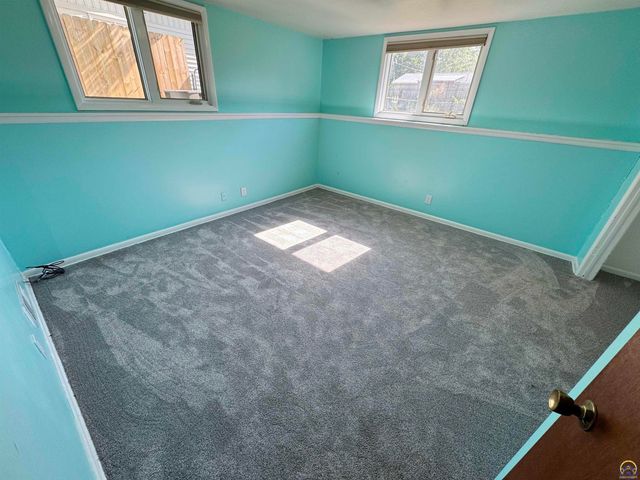 3036 SW Boswell AVE, Topeka, KS 66611