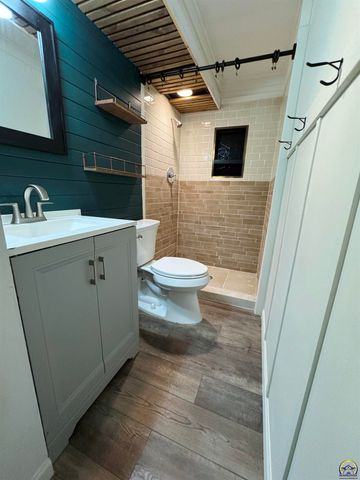 3036 SW Boswell AVE, Topeka, KS 66611