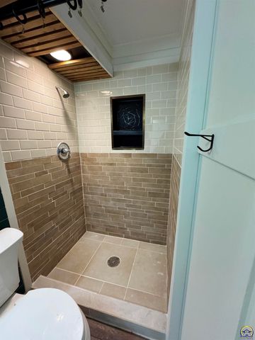 3036 SW Boswell AVE, Topeka, KS 66611