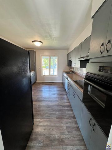 3036 SW Boswell AVE, Topeka, KS 66611