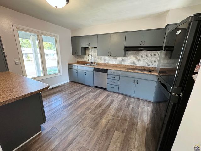 3036 SW Boswell AVE, Topeka, KS 66611