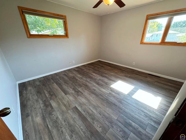 3036 SW Boswell AVE, Topeka, KS 66611