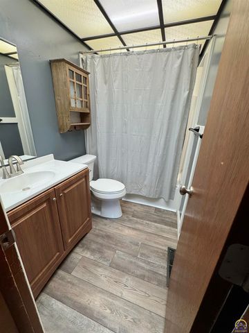 3036 SW Boswell AVE, Topeka, KS 66611