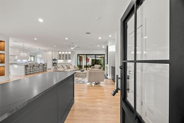 5658 Del Monte Drive, Houston, TX 77056