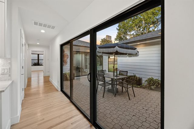 5658 Del Monte Drive, Houston, TX 77056