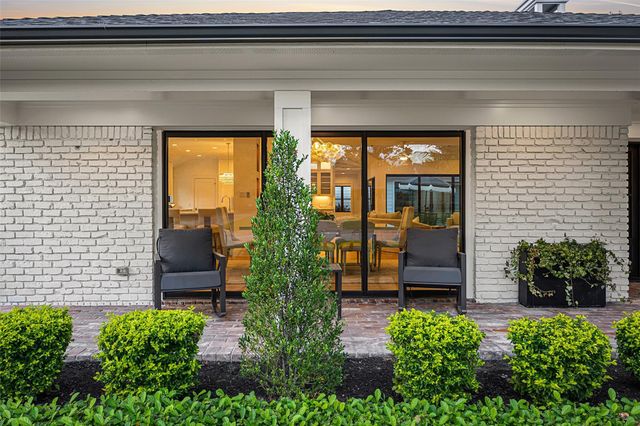 5658 Del Monte Drive, Houston, TX 77056