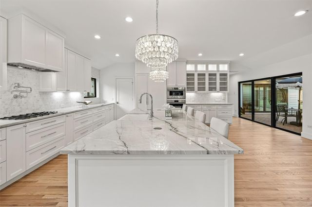 5658 Del Monte Drive, Houston, TX 77056