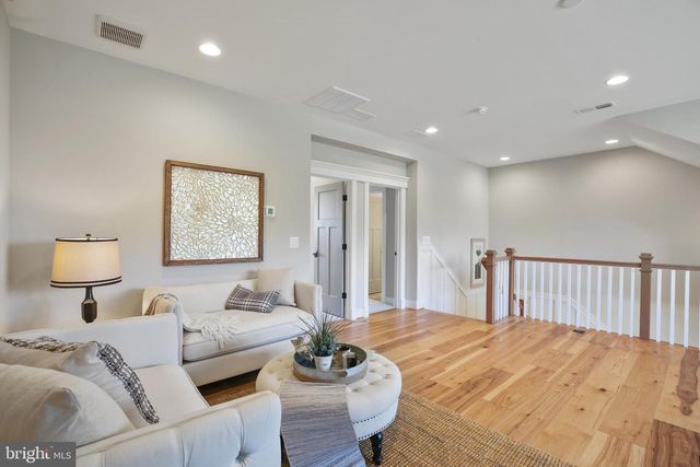 1580 LOUDOUN DR, Haymarket, VA 20169
