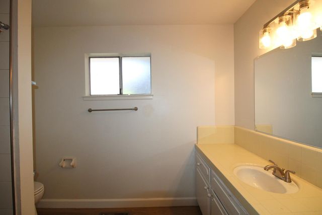 678 E Menlo Avenue, Fresno, CA 93710