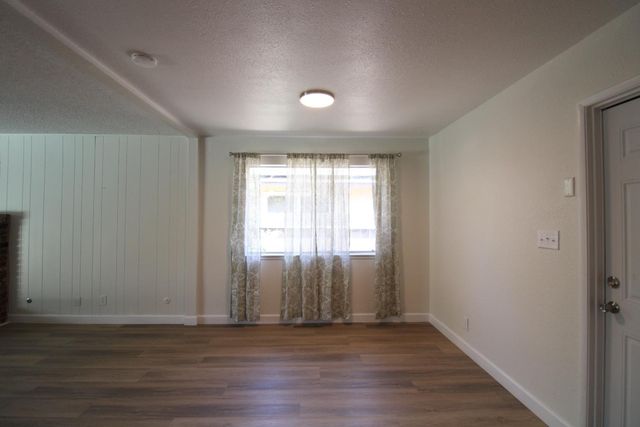 678 E Menlo Avenue, Fresno, CA 93710