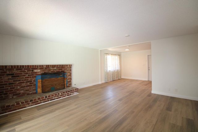 678 E Menlo Avenue, Fresno, CA 93710