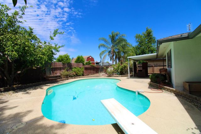 678 E Menlo Avenue, Fresno, CA 93710