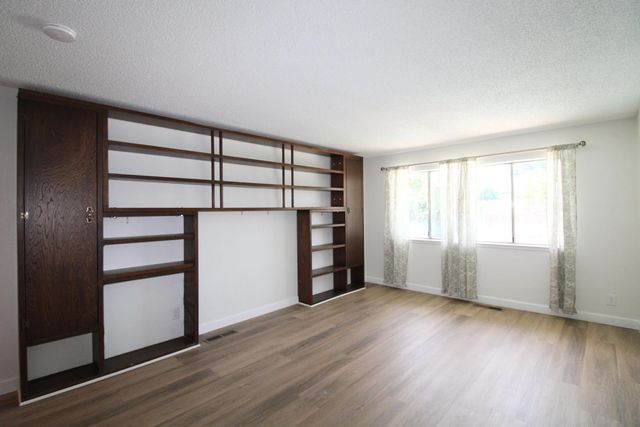 678 E Menlo Avenue, Fresno, CA 93710