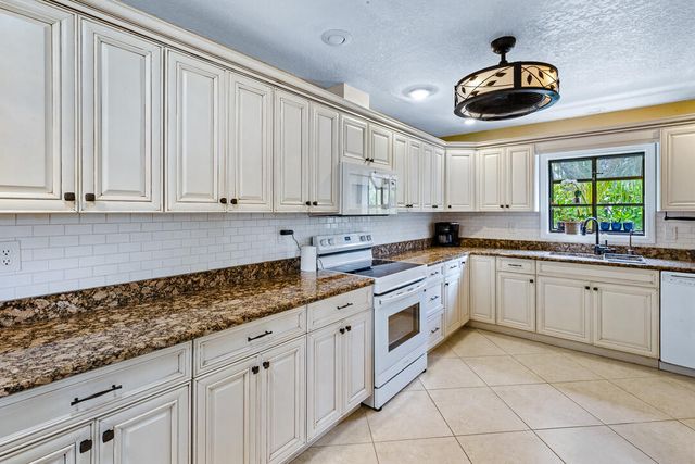 622 SW Pine Tree Lane, Palm City, FL 34990
