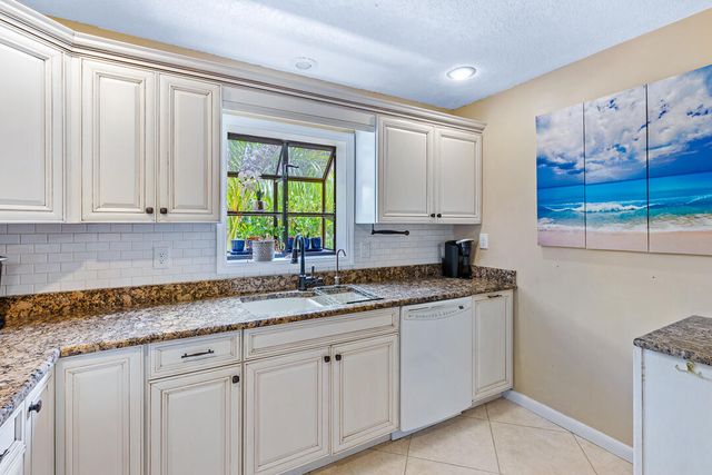 622 SW Pine Tree Lane, Palm City, FL 34990
