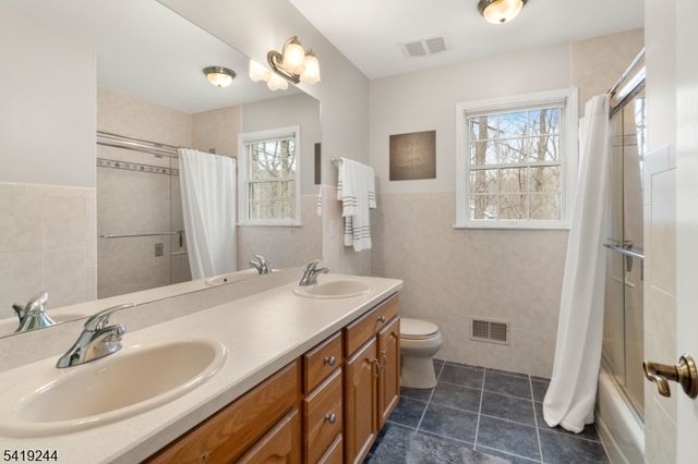 57 Paderewski Rd, Jefferson Twp., NJ 07438