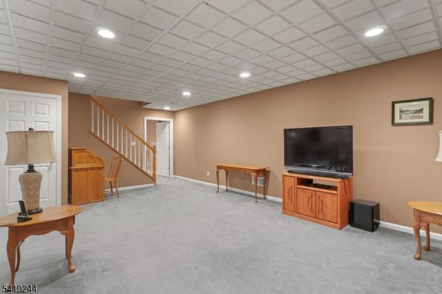 57 Paderewski Rd, Jefferson Twp., NJ 07438