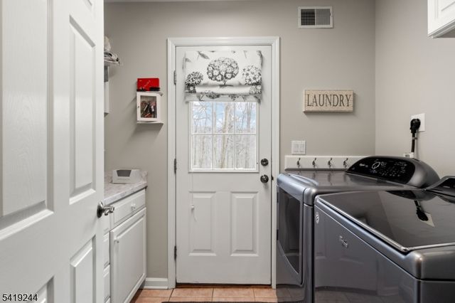 57 Paderewski Rd, Jefferson Twp., NJ 07438