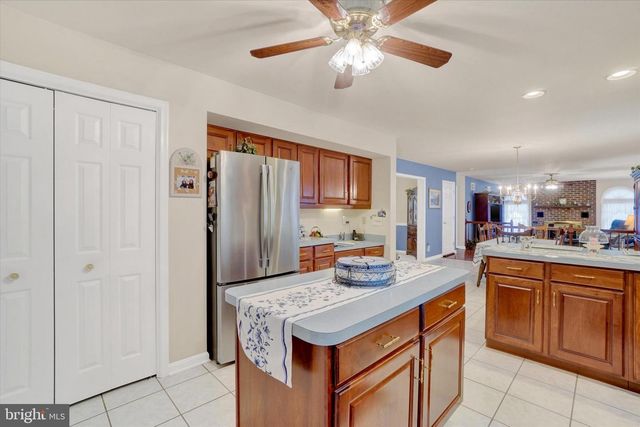 30 MCCURLEY DR, New Freedom, PA 17349