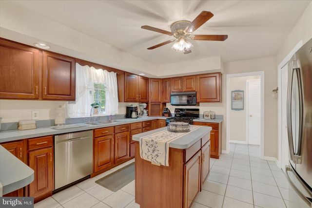 30 MCCURLEY DR, New Freedom, PA 17349