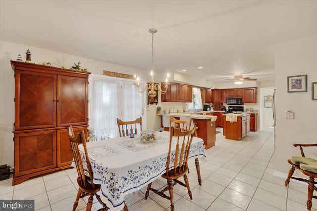 30 MCCURLEY DR, New Freedom, PA 17349