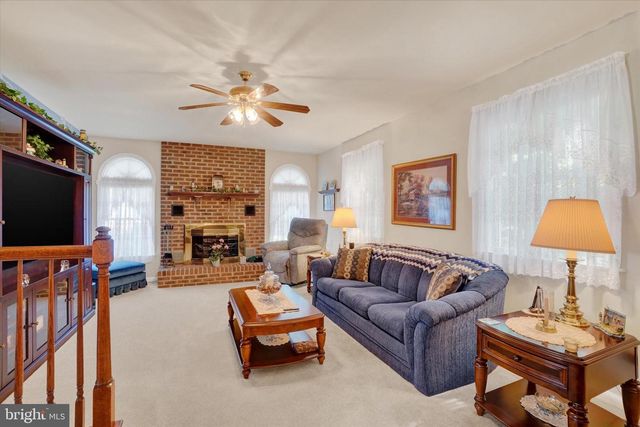 30 MCCURLEY DR, New Freedom, PA 17349
