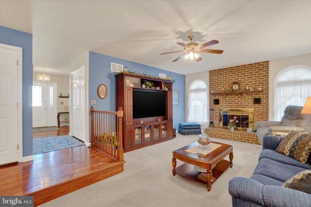 30 MCCURLEY DR, New Freedom, PA 17349