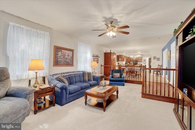 30 MCCURLEY DR, New Freedom, PA 17349