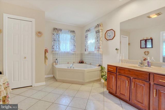 30 MCCURLEY DR, New Freedom, PA 17349