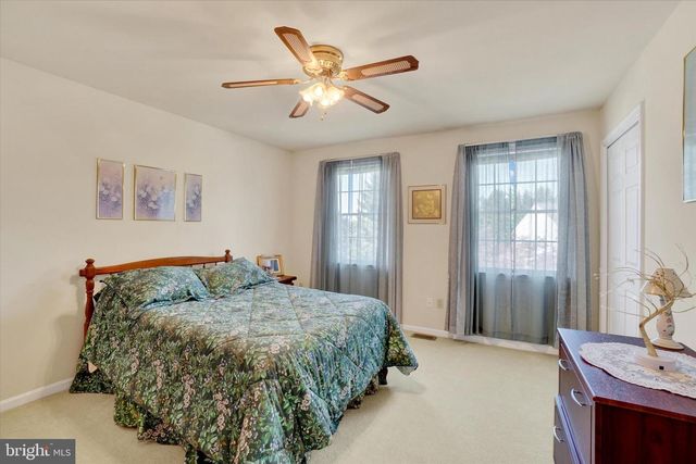 30 MCCURLEY DR, New Freedom, PA 17349