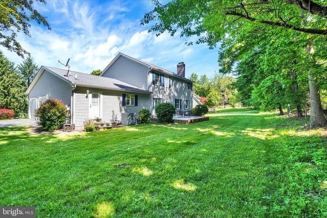 30 MCCURLEY DR, New Freedom, PA 17349