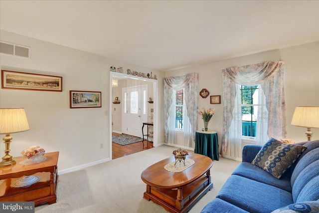 30 MCCURLEY DR, New Freedom, PA 17349