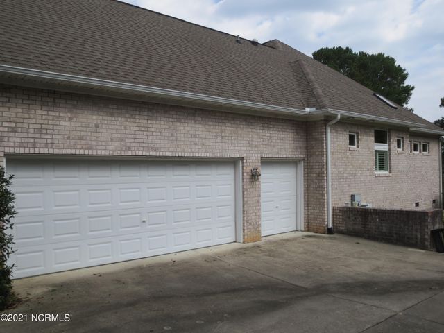 8 Country Club Boulevard, Whispering Pines, NC 28327