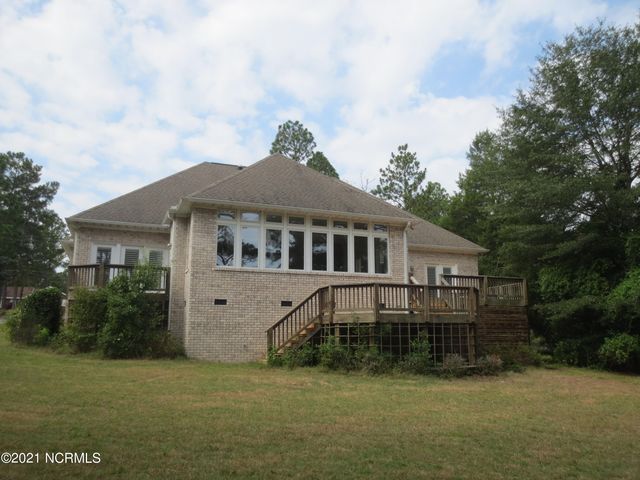 8 Country Club Boulevard, Whispering Pines, NC 28327