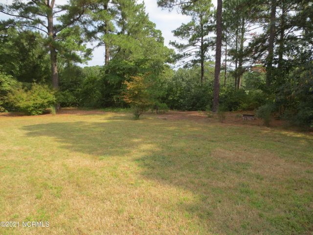 8 Country Club Boulevard, Whispering Pines, NC 28327