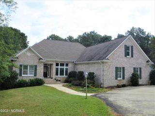 8 Country Club Boulevard, Whispering Pines, NC 28327