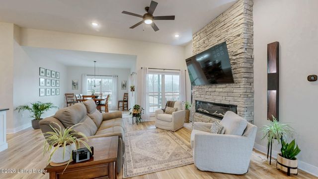 129 Highpoint Ct, Elizabethtown, KY 42701