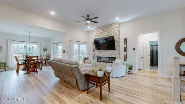 129 Highpoint Ct, Elizabethtown, KY 42701