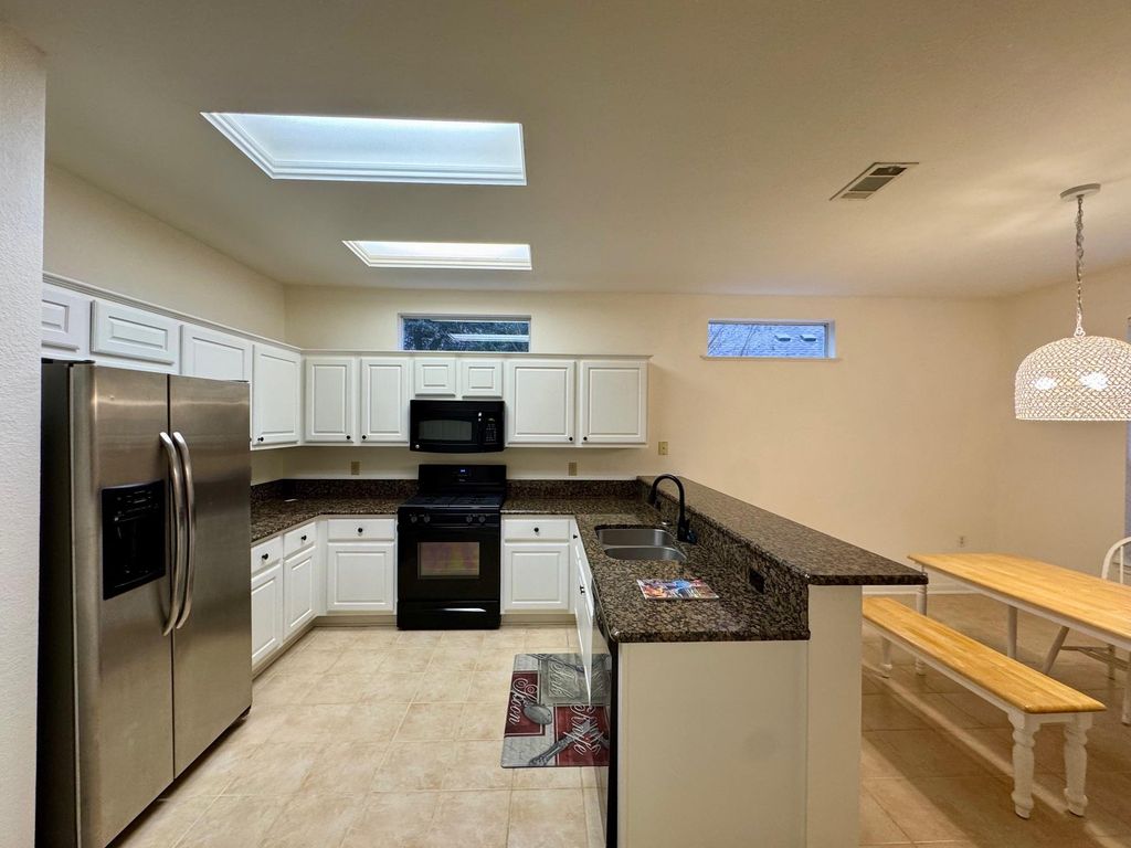 262 Whispering Wind DR, Georgetown, TX 78633