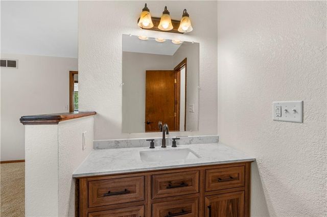 15096 E Quail Road, Nevada, MO 64772