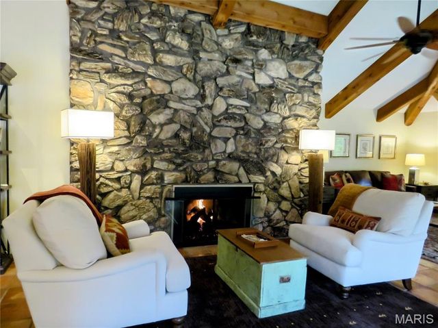 5 Chesterfield Lakes Road, Chesterfield, MO 63005