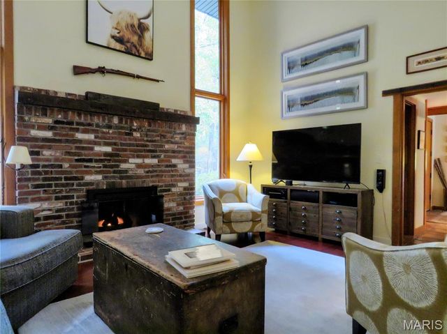 5 Chesterfield Lakes Road, Chesterfield, MO 63005