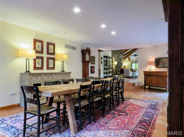 5 Chesterfield Lakes Road, Chesterfield, MO 63005