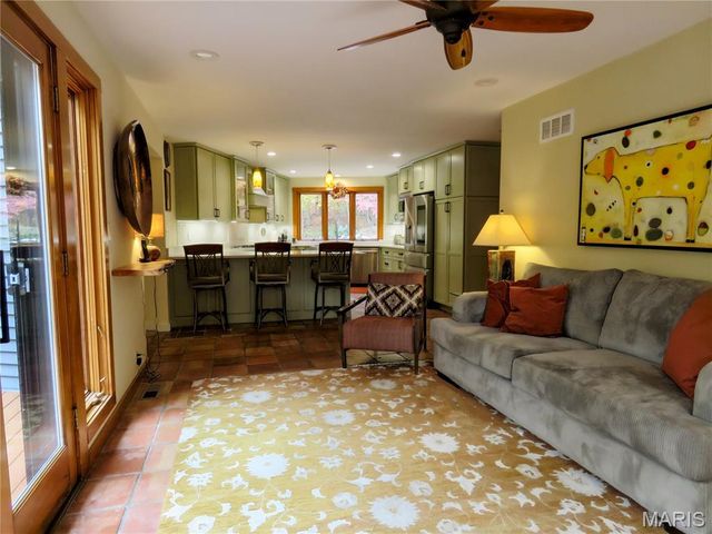 5 Chesterfield Lakes Road, Chesterfield, MO 63005