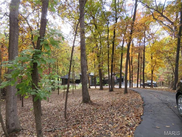 5 Chesterfield Lakes Road, Chesterfield, MO 63005