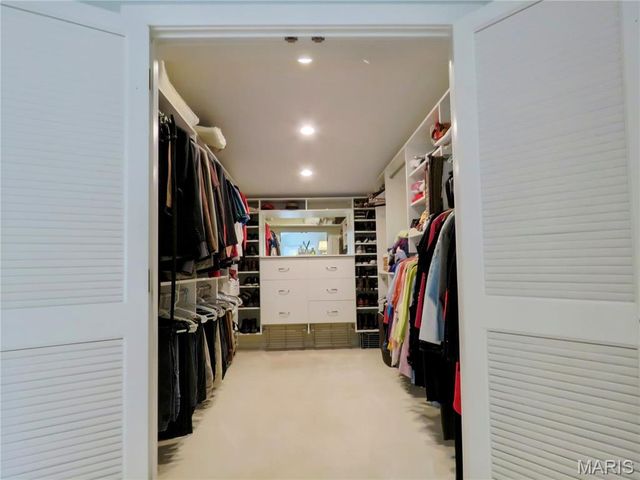 5 Chesterfield Lakes Road, Chesterfield, MO 63005