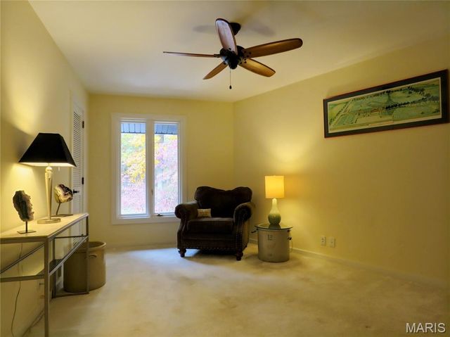 5 Chesterfield Lakes Road, Chesterfield, MO 63005